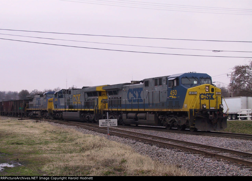 CSX 450 leads a coal train